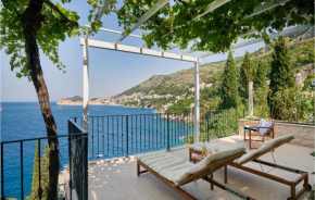 Beautiful Apartment In Dubrovnik With Jacuzzi
